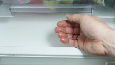 Wasser im Kühlschrank unter dem Gemüsefach (Bosch / Siemens / Neff)