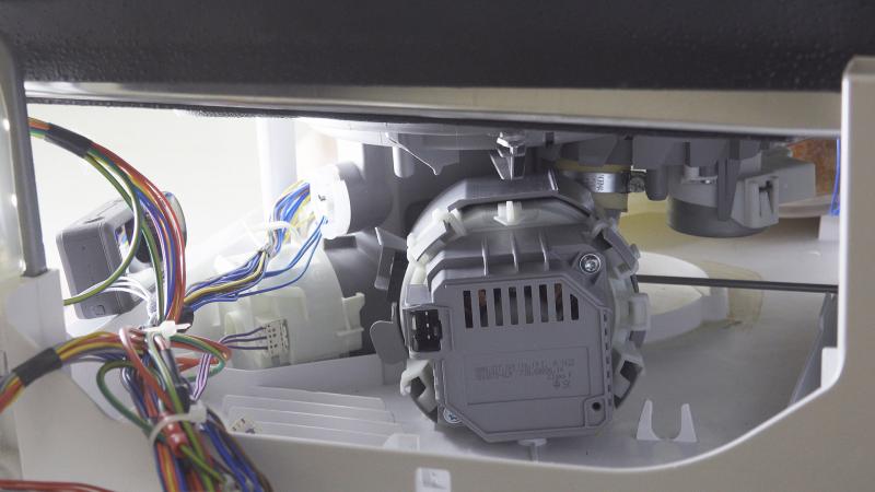 Geschirrspüler Fehler E09 - Heizpumpe seitlich wechseln (Bosch / Siemens / Neff)