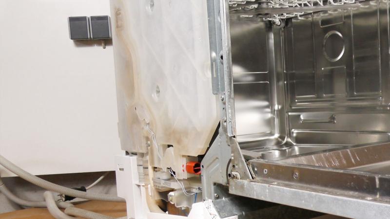 Blick auf die Wassertasche im Geschirrspüler Blick auf die Wassertasche im Geschirrspüler