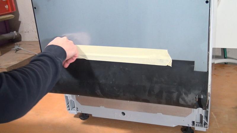 Plastikschürze auf die Front kleben Plastikschürze auf die Front kleben