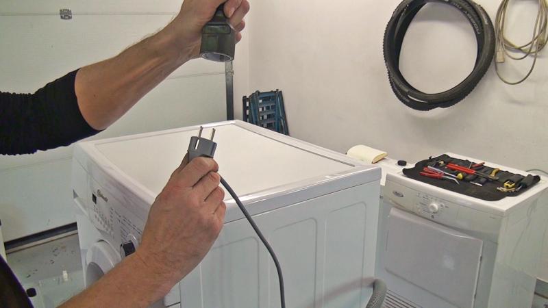 Waschmaschine vom Stromnetz trennen