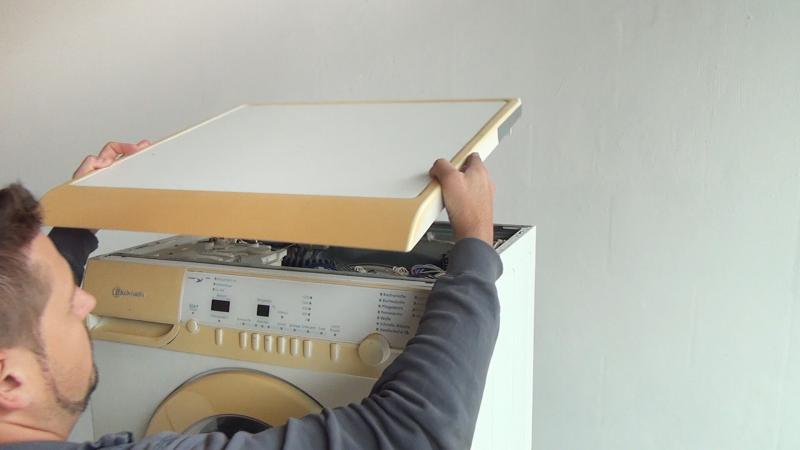 Gerätedeckel entfernen Gerätedeckel entfernen