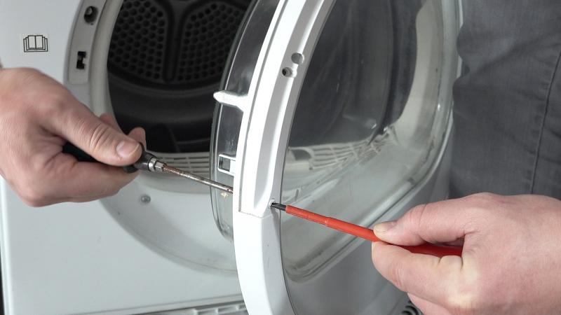 Schrauben nacheinander ausdrehen