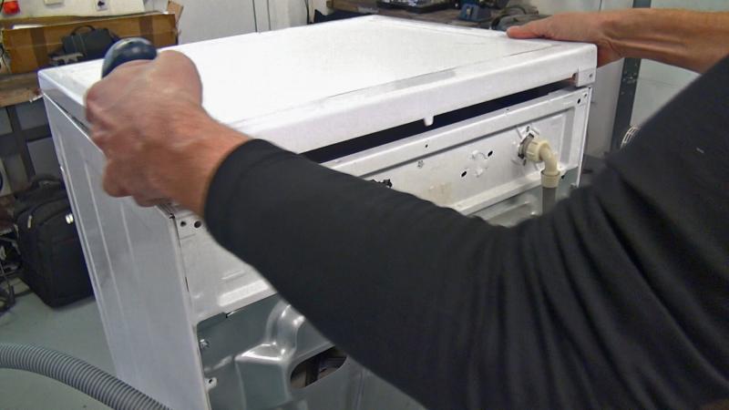 Gehäusedeckel abnehmen