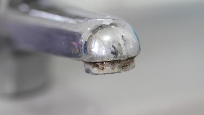 Kalkspuren an der Armatur