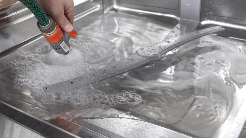 Salzbehälter erneut ausspülen Salzbehälter erneut ausspülen