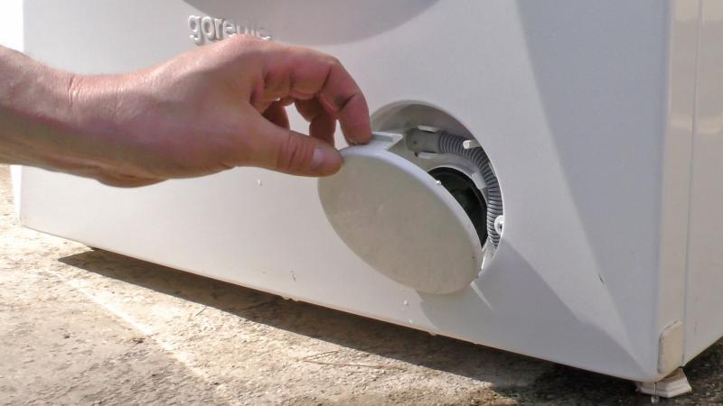 Flusensiebdeckel öffnen Flusensiebdeckel öffnen