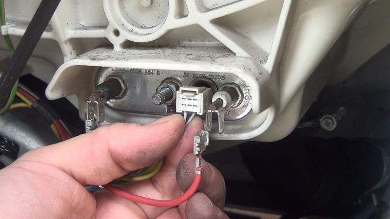 Thermostat des Heizstabes abschließen Thermostat des Heizstabes abschließen