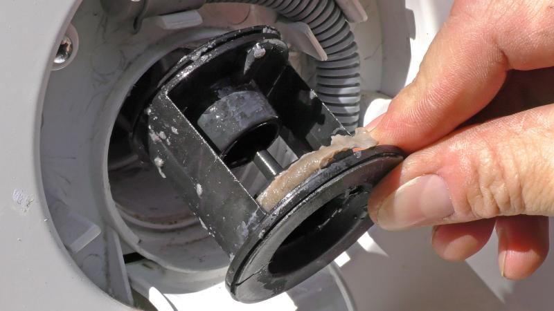 Kaputtes Flusensieb Kaputtes Flusensieb