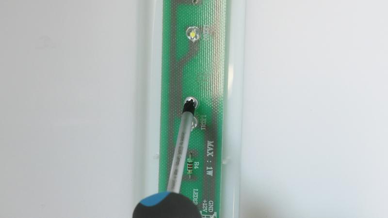 LED-Streifen abschrauben LED-Streifen abschrauben