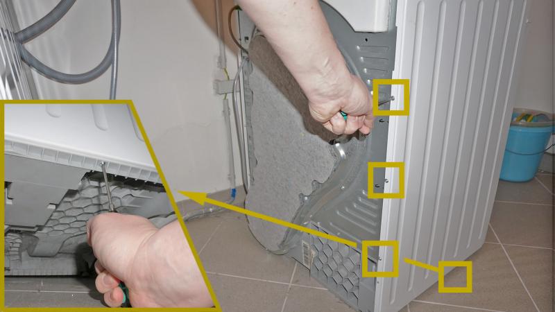 Seitendeckel hinten losschrauben