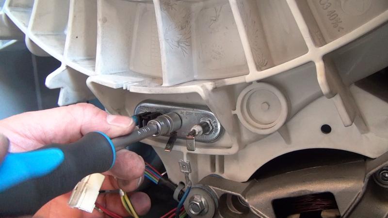 Mutter am Heizstab lösen Mutter am Heizstab lösen