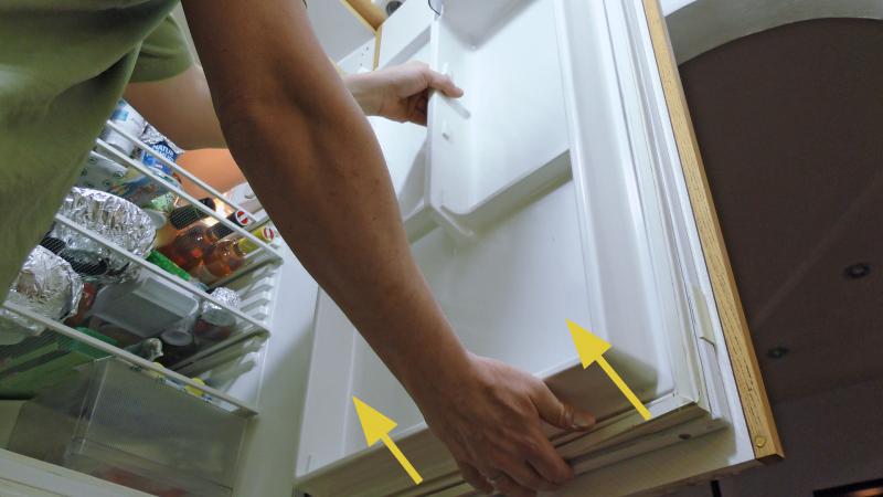 Kühlschrankverkleidung abnehmen Kühlschrankverkleidung abnehmen