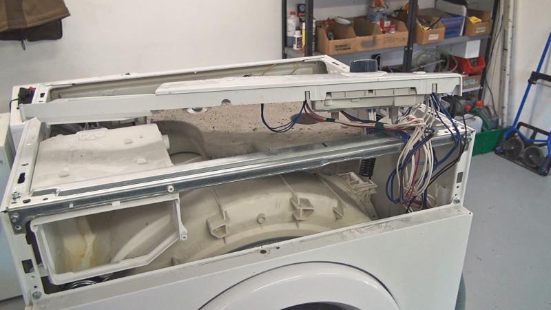 Bedienblende zur Seite legen