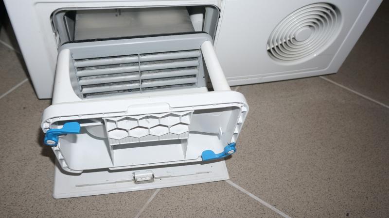 Kondensator wieder einbauen