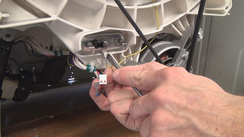 Erdung vom Heizstab abschließen Erdung vom Heizstab abschließen