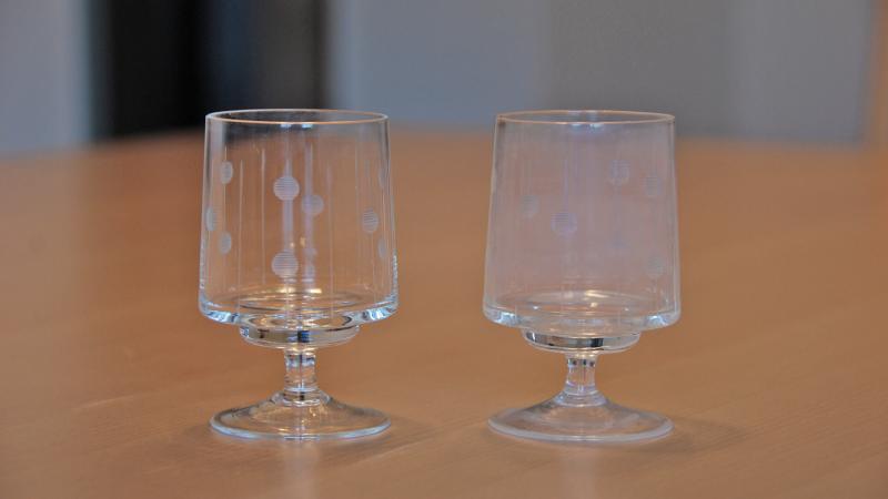 Vermeintlicher Kalkbelag in Wirklichkeit Mikrorisse im Glas Vermeintlicher Kalkbelag in Wirklichkeit Mikrorisse im Glas