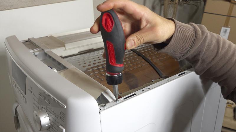 Schrauben der Seitenwand-oben