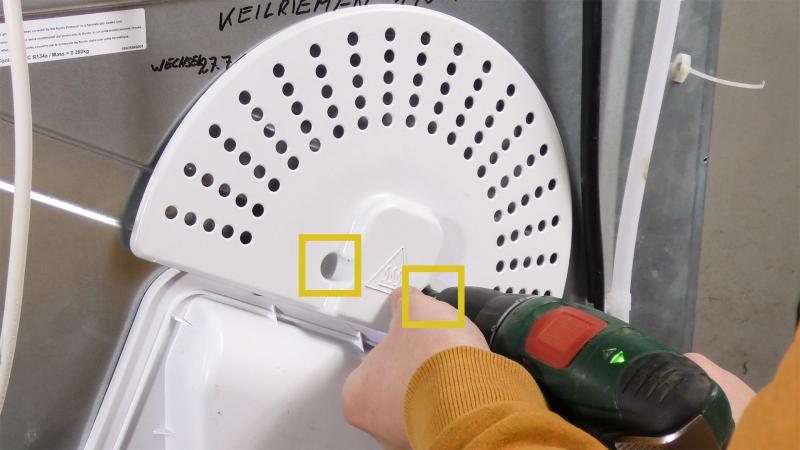 Hitzeschild abschrauben