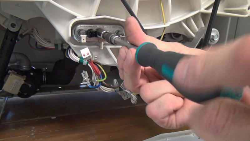 Halteschraube lösen Halteschraube lösen