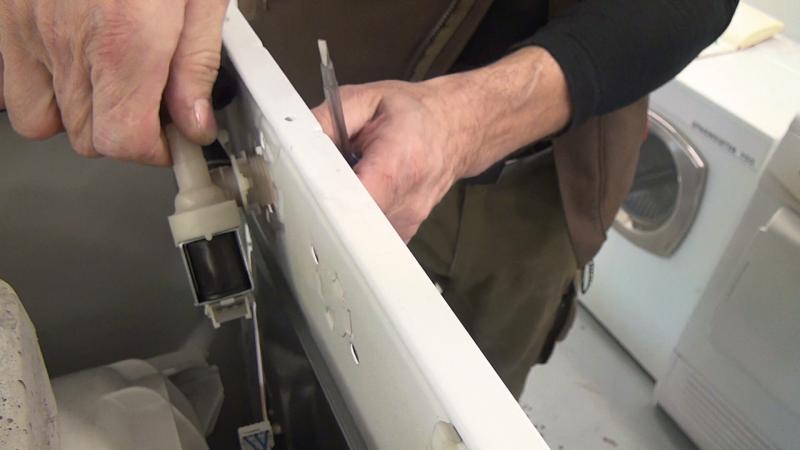 Neues Magnetventil eindrehen