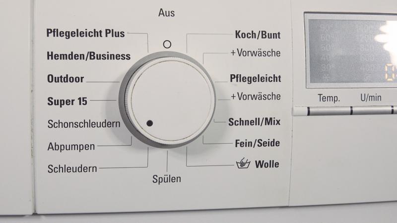 Bei offenem Flusensieb auf abpumpen stellen Bei offenem Flusensieb auf abpumpen stellen