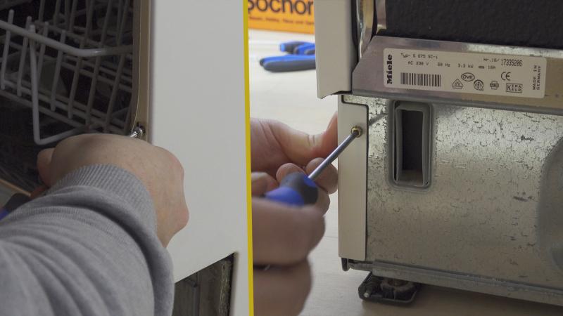 Hintere Schraube der linken Seitenwand entfernen