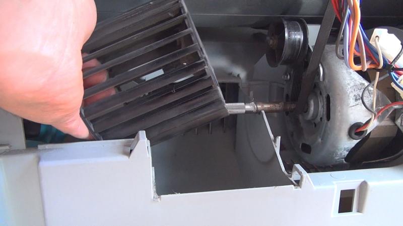 Lüfterrad entnehmen Lüfterrad entnehmen