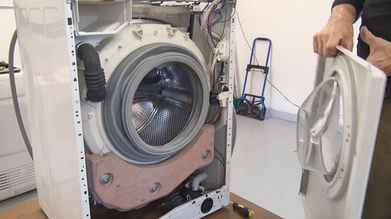 Frontblende abnehmen Frontblende abnehmen