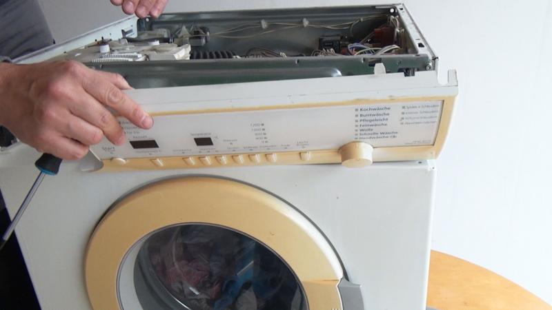 Bedientafel entfernen Bedientafel entfernen