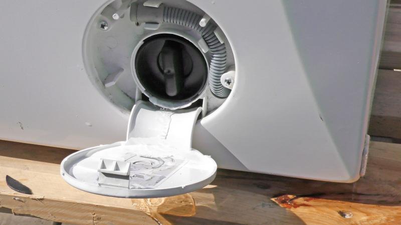 Neuer Test mit wieder eingeschraubten Flusensieb Neuer Test mit wieder eingeschraubten Flusensieb