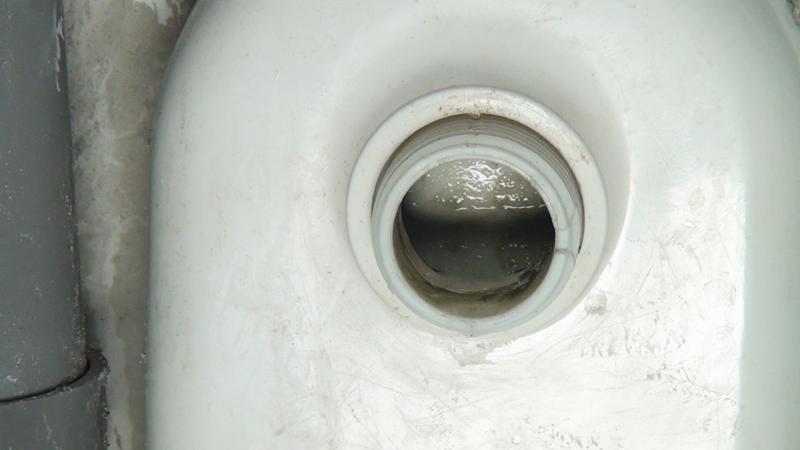 Wasser steht im Siphon Wasser steht im Siphon