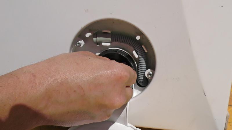 Neues Fluesensieb einsetzen Neues Fluesensieb einsetzen