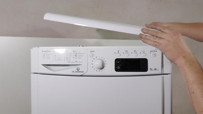 Seitendeckel und Gerätedeckel montieren Seitendeckel und Gerätedeckel montieren