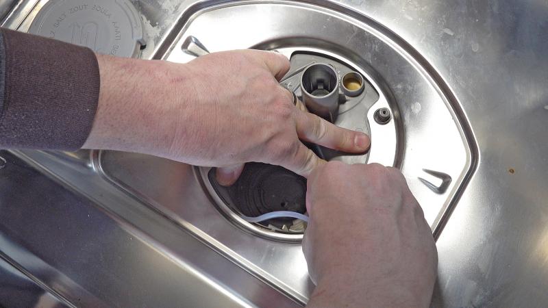 Constructa Spülmaschine Fehler E15 Und Wasserhahn Blinkt Spülmaschine Fehler E15 - Pumpentopfdichtung tauschen (Bosch / Siemens