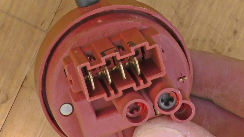 Anschüsse der Druckdose im Detail Anschüsse der Druckdose im Detail