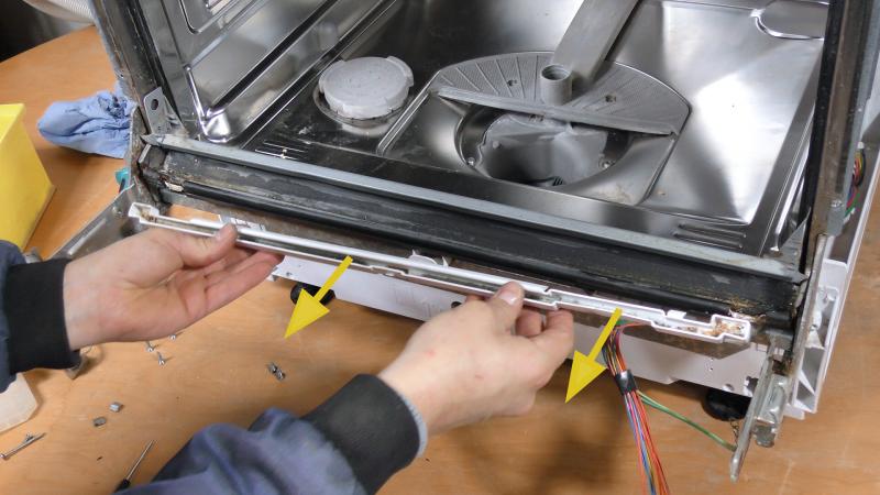 Spülmaschine untere Türdichtung wechseln-Überlauf entfernen Spülmaschine untere Türdichtung wechseln-Überlauf entfernen