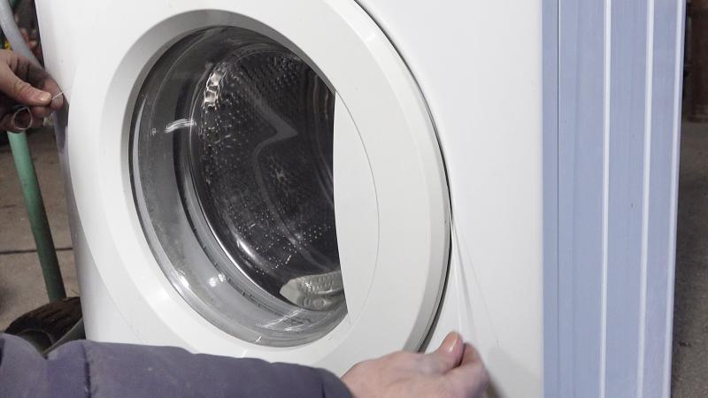 Bindfaden rund um die Tür spannen