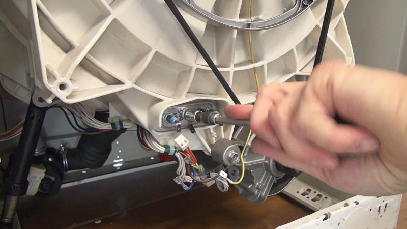 Heizstab Halteschraube festziehen Heizstab Halteschraube festziehen