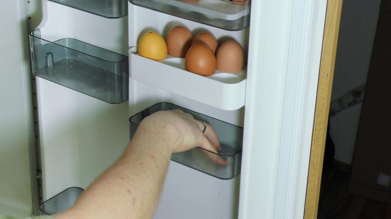 Kühlschranktür wieder einräumen Kühlschranktür wieder einräumen