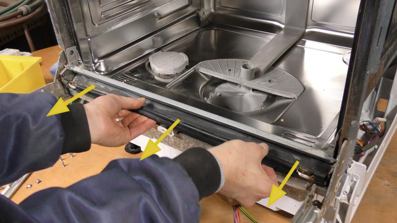 Spülmaschine untere Türdichtung wechseln-Untere Türdichtung entfernen Spülmaschine untere Türdichtung wechseln-Untere Türdichtung entfernen