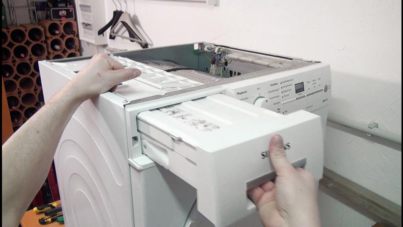 Wasserbehälter entfernen Wasserbehälter entfernen