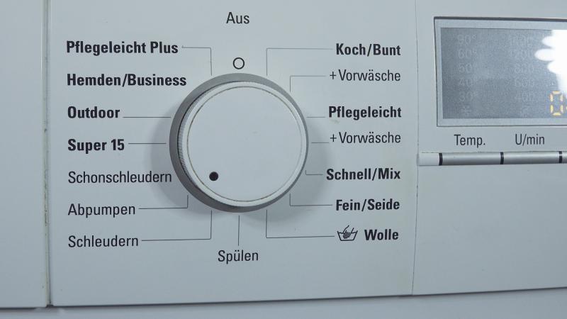 Durch abpumpen reste aus dem Schlauch und den Pumpensumpf spülen Durch abpumpen reste aus dem Schlauch und den Pumpensumpf spülen