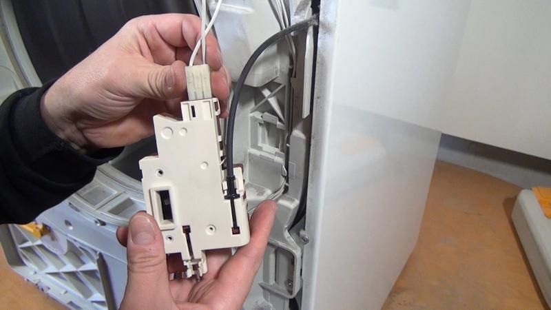 Neues Türschloss anschließen Neues Türschloss anschließen