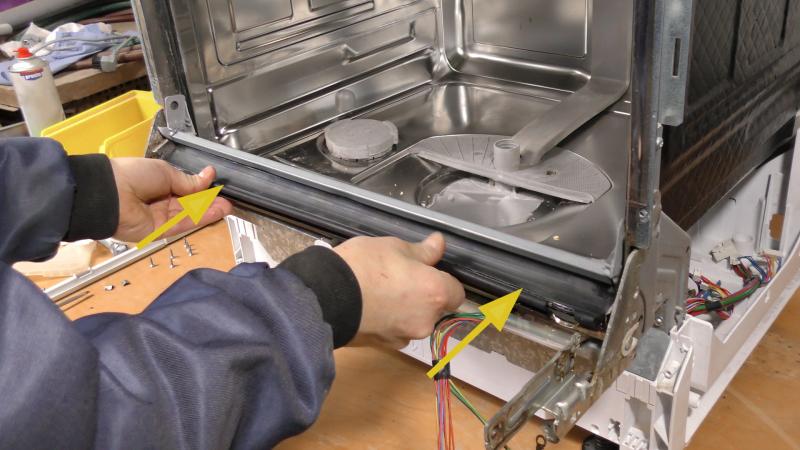 Spülmaschine untere Türdichtung wechseln-Neue Türdichtung einsetzen Spülmaschine untere Türdichtung wechseln-Neue Türdichtung einsetzen