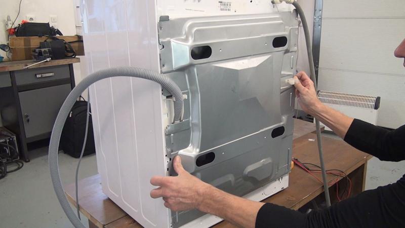 Geräterückwand aufsetzen Geräterückwand aufsetzen