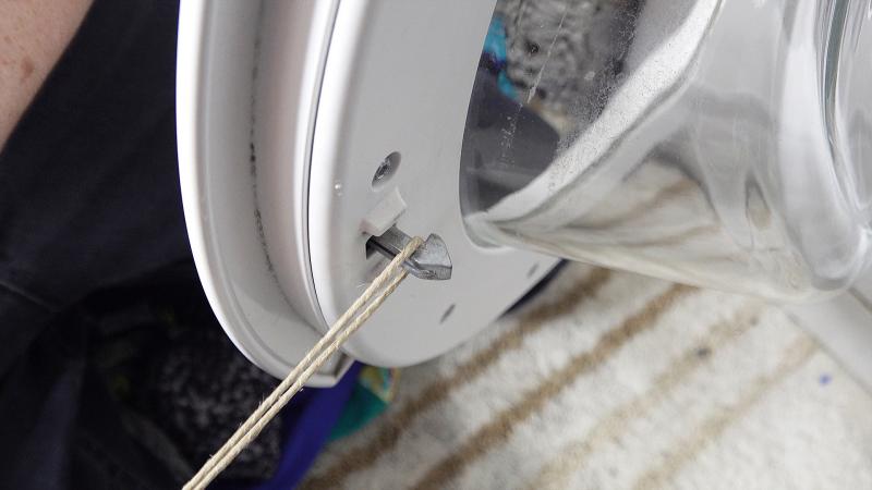 Haken zeigt nach innen