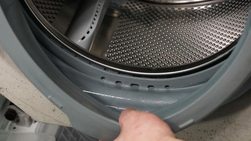 Lage der Abflusslöcher kontrollieren