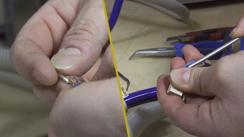 Passende Anschlüsse verpressen und in den Stecker einsetzen