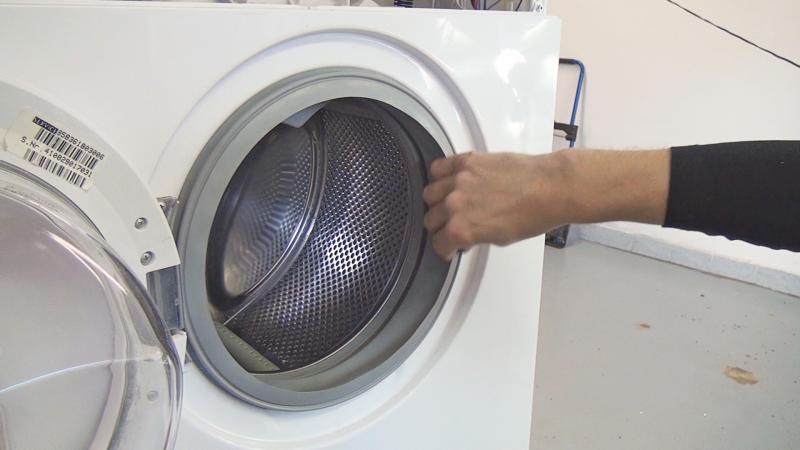 Sitz der Türdichtung kontrollieren Sitz der Türdichtung kontrollieren